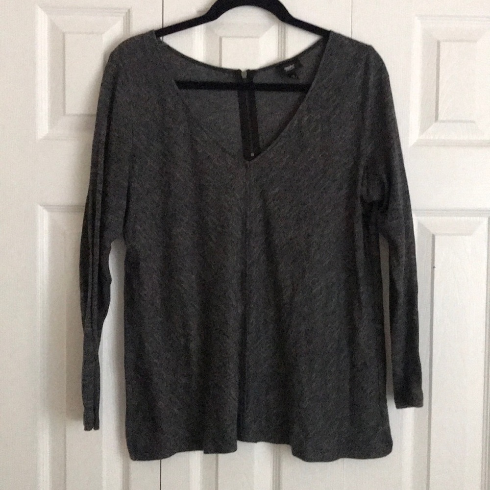 Grey top